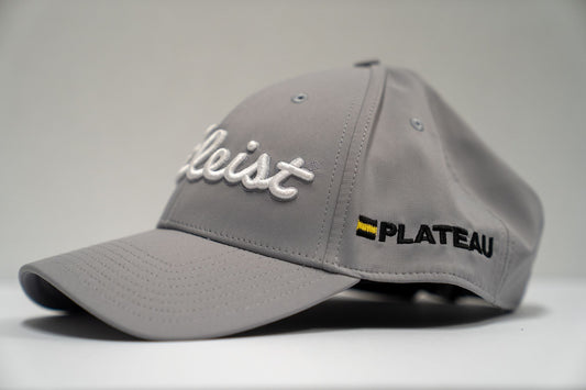 PLATEAU TITLEIST CHARCOAL & WHITE HAT
